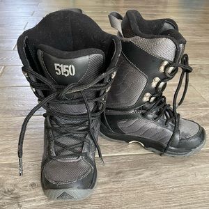 Brigade 5150  kid Sz 1 Grey Snowboarding shoes